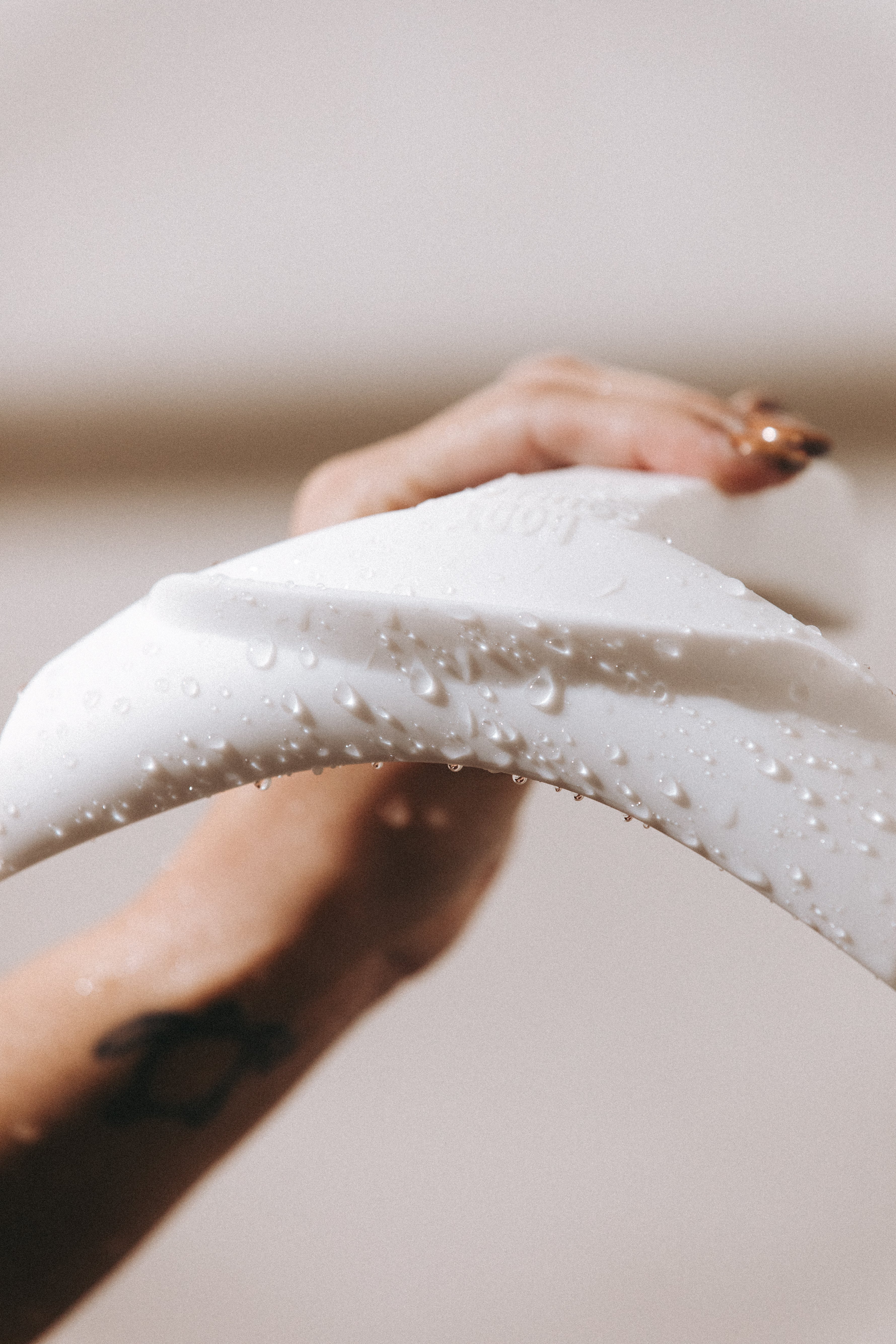 Body Squeegee - White